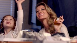 CHANEL N.5 sự lựa chọn hoàn hảo cho người lớn tuổi